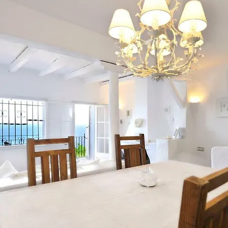 Casa Blanca De Con Vistas Al Mar Y Piscina